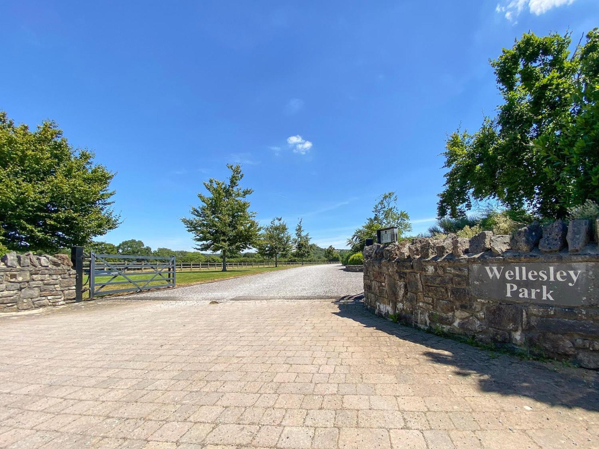 Wellesley House Villa Wells Exterior photo